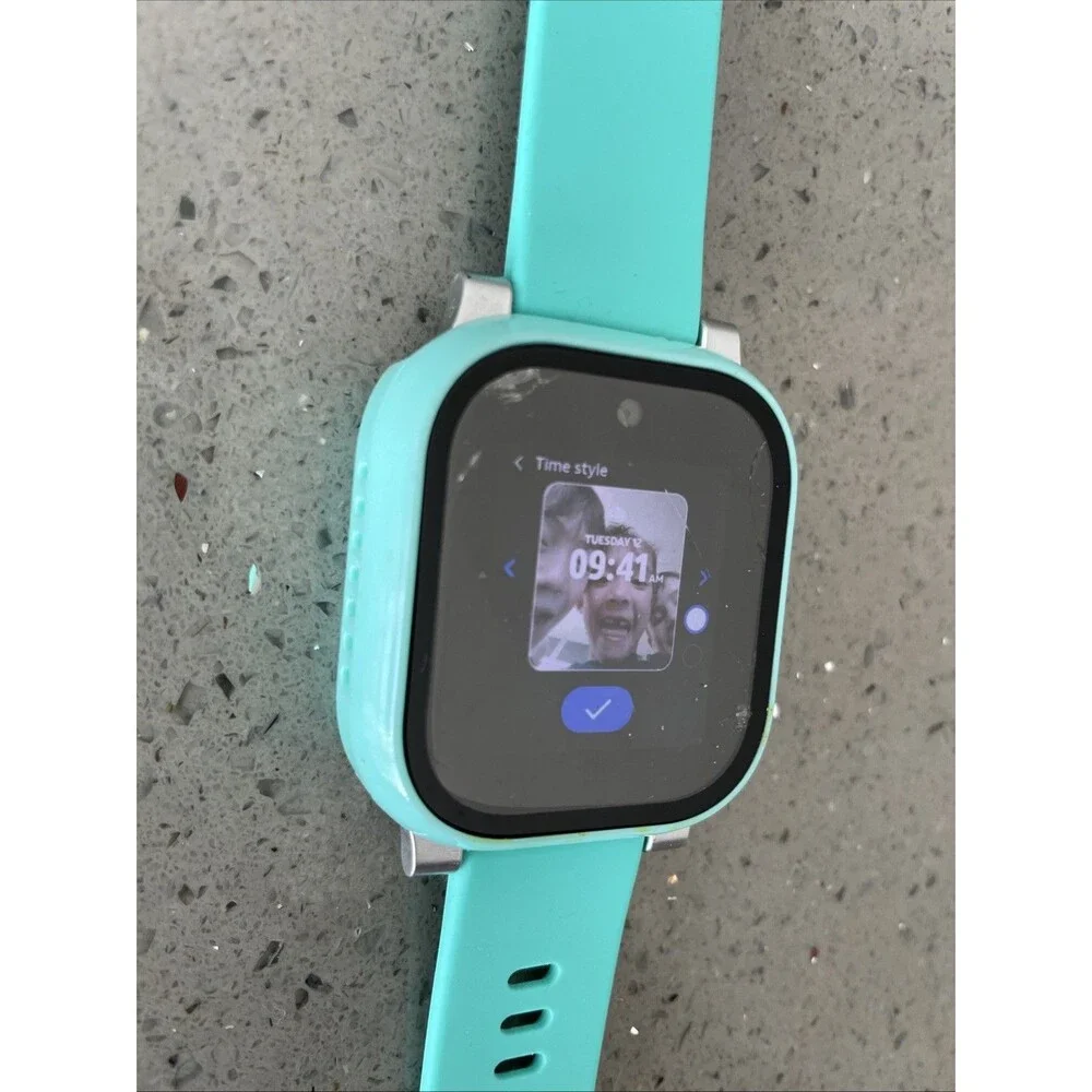 CRACKED! READ! AT&T amiGO Jr. Kids Watch UW538AA AT&T 4G LTE Smartwatch AT&T